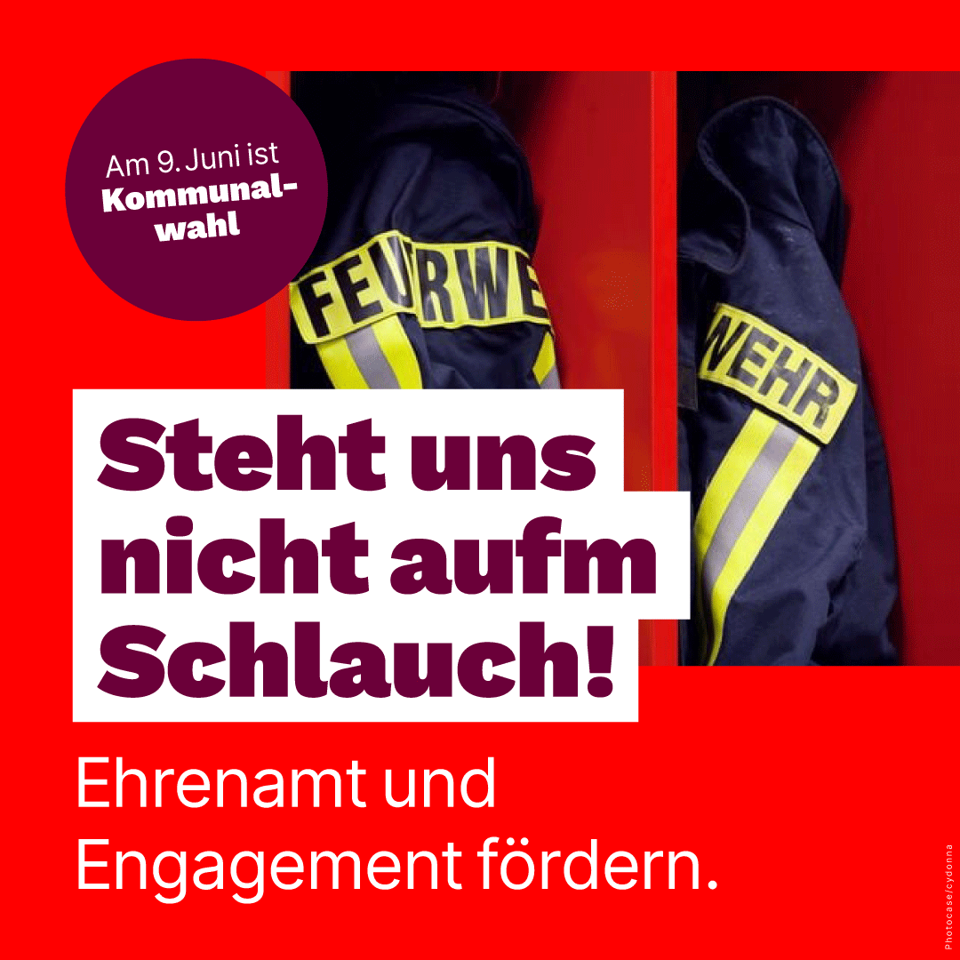 Feuerwehr-Jacken und Text: Steht uns nicht auf dem Schlauch! Ehrenamt und Engagement fördern.